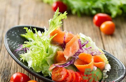 燻鮭魚沙拉怎么做？燻鮭魚沙拉的做法？