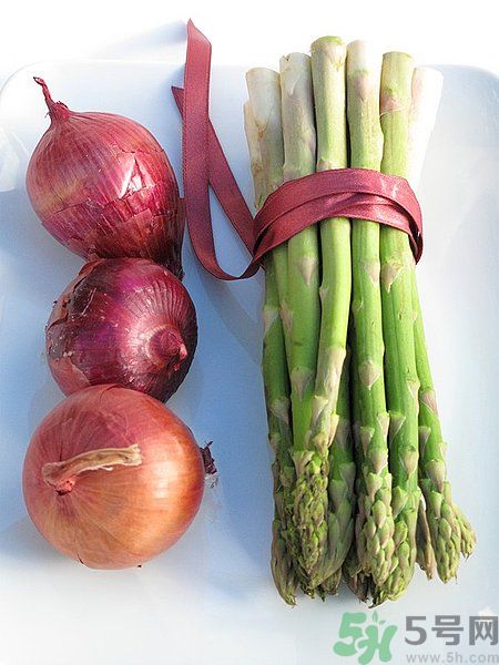 蘆筍和洋蔥能一起吃嗎？蘆筍和洋蔥怎么炒好吃？