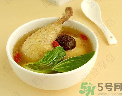 燉雞湯怎么去腥？燉雞湯很腥要怎做才好？