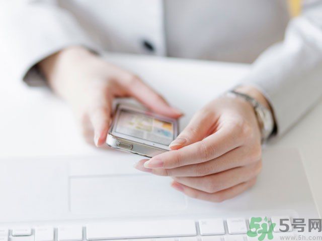 低頭族會造成哪些肌膚問題？低頭族要注意什么？