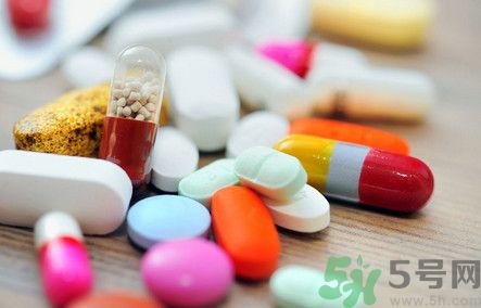 吃了感冒藥還可以喝咖啡嗎？感冒片和咖啡一起吃有什么影響？