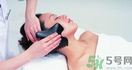 夏季刮痧好嗎？刮痧能治療什么疾?。? width=