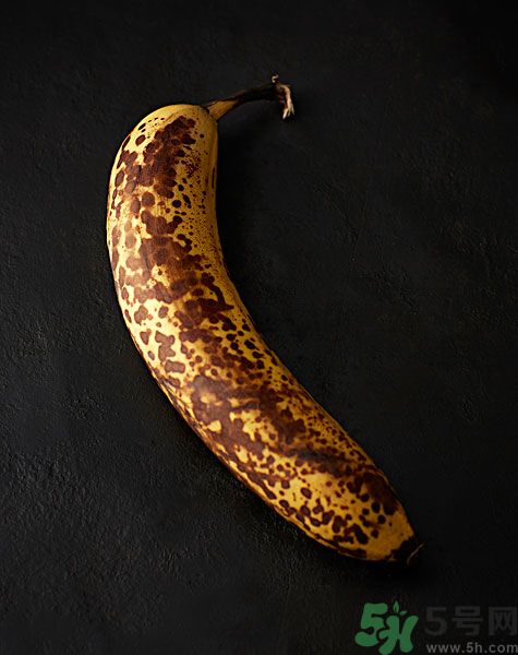 香蕉皮有黑點(diǎn)還能吃嗎？香蕉怎么保存不變黑？