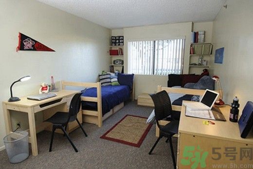 和討厭的人住在一個宿舍是一種怎樣的體驗？