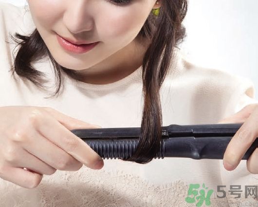 中長微卷鮑伯頭怎么弄？大人味浪漫鮑伯頭