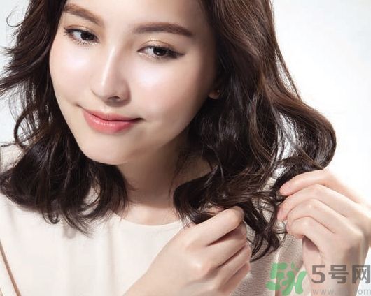 中長微卷鮑伯頭怎么弄？大人味浪漫鮑伯頭