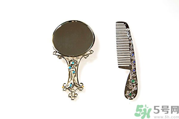 用哪種梳子不容易掉頭發(fā)？用什么梳子梳頭防掉發(fā)？