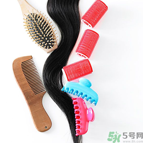 長卷發(fā)應(yīng)該用什么梳子梳頭發(fā)？卷發(fā)用什么梳子最好？