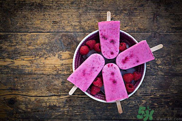 冰淇淋和什么最配？冰淇淋和什么一起搭配好吃？