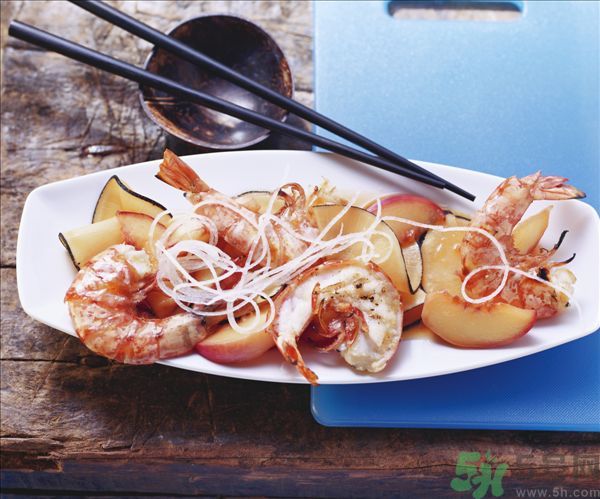 桃子海鮮可以一起吃嗎？桃子和海鮮一起吃好嗎？