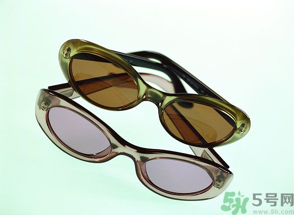 怎樣防止眼睛曬傷？怎樣挑選防曬眼鏡？