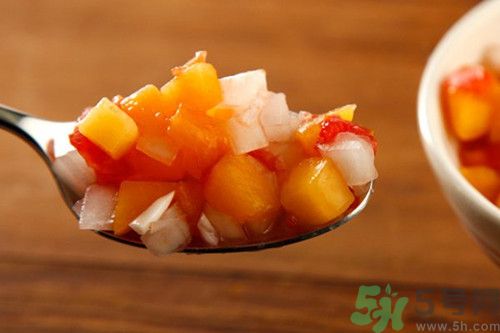 西紅柿和桃子能一起吃嗎?西紅柿和桃子一起吃會怎么樣 西紅柿和桃子能一起吃嗎?西紅柿和桃子一起吃會怎么樣