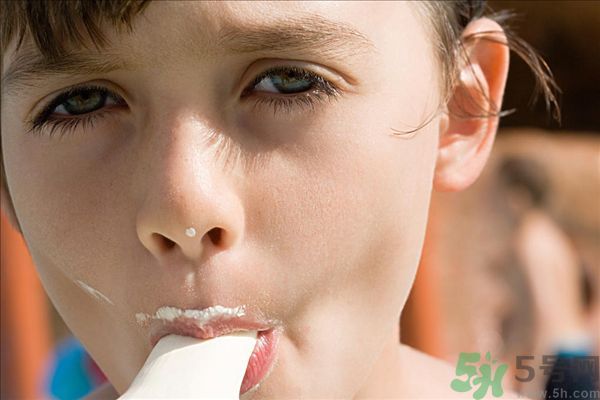 運動后能吃冰淇淋嗎？晚上運動后吃冰淇淋會胖嗎？