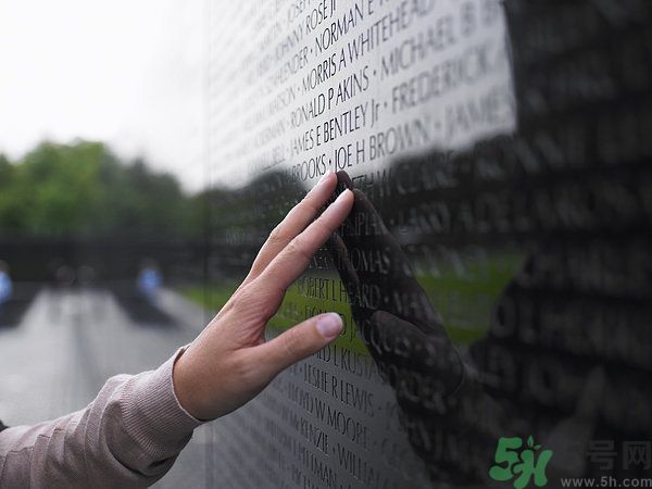 左撇子真的更聰明嗎？左撇子的優(yōu)勢與劣勢
