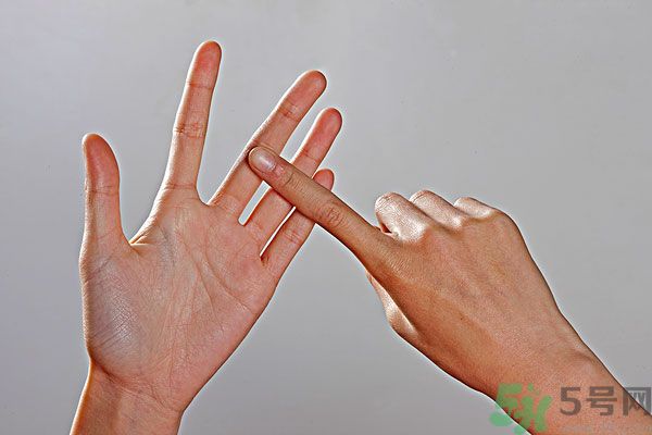 左撇子真的更聰明嗎？左撇子的優(yōu)勢與劣勢