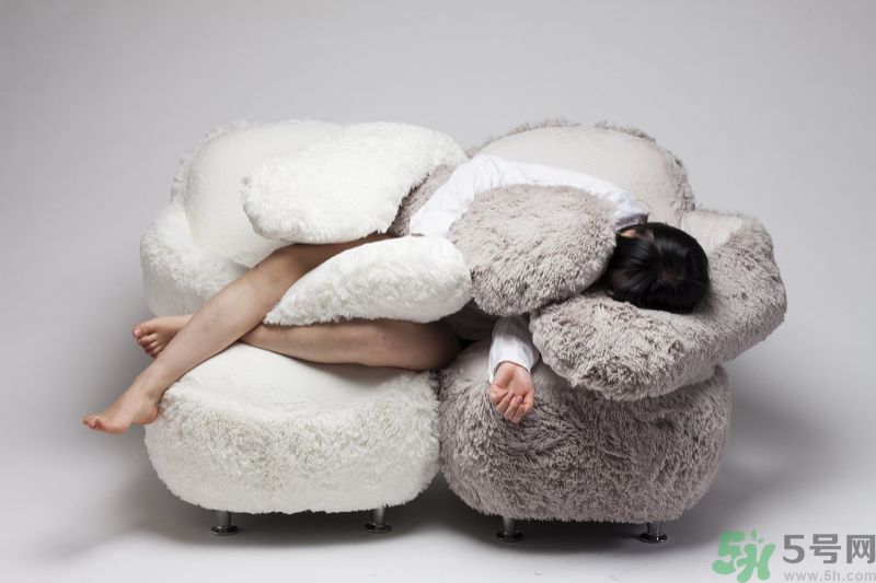 一個人適合什么樣的沙發(fā)？選購沙發(fā)要注意什么？