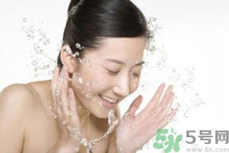 喝酒會導(dǎo)致皮膚出油嗎？皮膚出油喝酒好嗎？