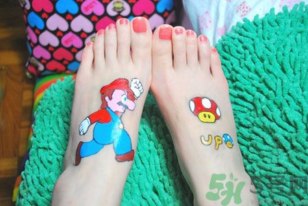 腳心長(zhǎng)水泡是怎么回事？腳心長(zhǎng)水泡怎么辦？