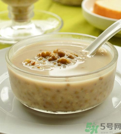 孩子發(fā)燒能吃冰淇淋嗎？感冒發(fā)燒可以吃雪糕嗎？