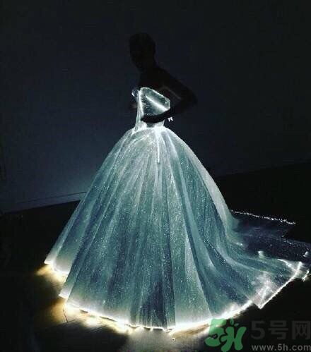 夜光裙為什么會發(fā)光？夜光裙有害嗎？