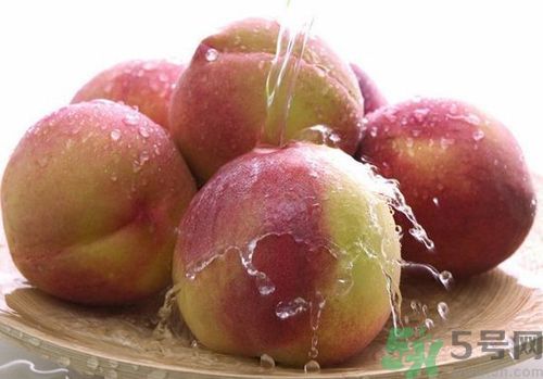 桃子吃多了容易便秘嗎？桃子吃多了會(huì)肚子疼嗎？