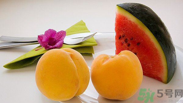 咳嗽能吃桃子嗎？咳嗽吃桃子好嗎？