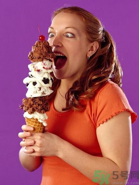 吃冰淇淋會上火嗎？吃冰淇淋長痘是怎么回事？