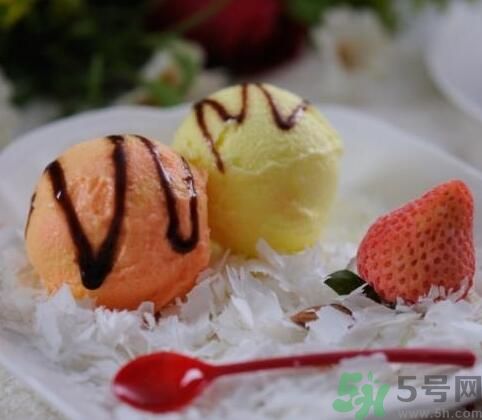 吃冰淇淋會上火嗎？吃冰淇淋長痘是怎么回事？