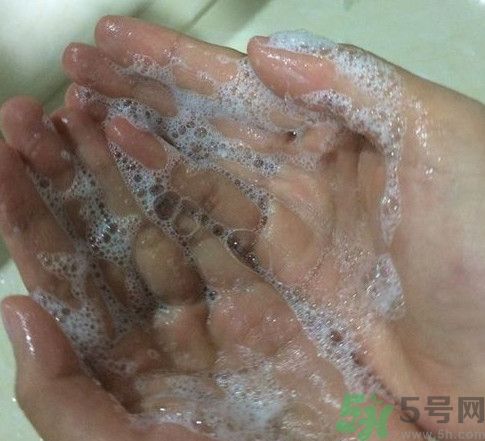 一人一方龍腦祛痘凈顏洗面奶怎么樣？好用嗎？