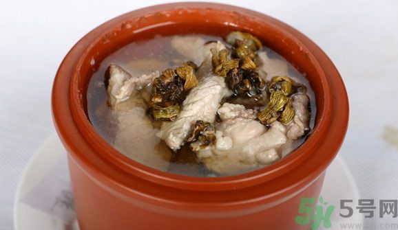 石斛和泥鰍能同吃嗎？石斛和泥鰍能一起吃嗎？