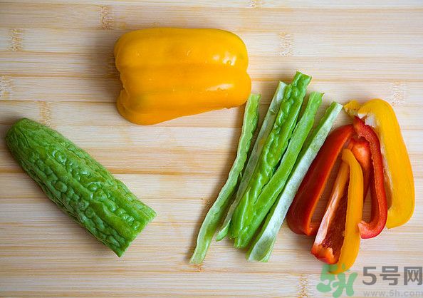 茉莉花綠茶加苦瓜能減肥嗎？茉莉花和苦瓜泡水喝嗎？