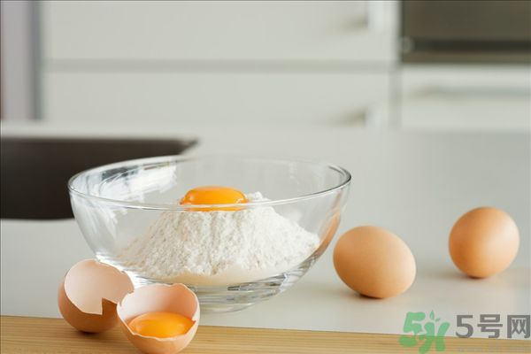 檸檬汁蛋清面粉做面膜能祛斑嗎？檸檬汁蛋清面粉能做面膜嗎？