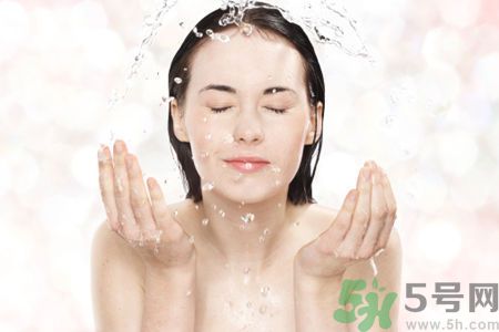 洗臉?biāo)锛影状子惺裁春锰?洗臉?biāo)影状椎墓πc作用.jpg 洗臉?biāo)锛影状子惺裁春锰?洗臉?biāo)影状椎墓πc作用.jpg