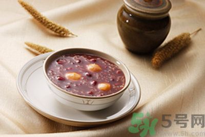 紅小豆和花生米煲湯產(chǎn)婦可以喝嗎 紅小豆和花生米煲湯產(chǎn)婦可以喝嗎