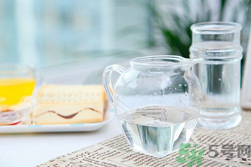 炒菜用白醋還是米醋好？白醋可以用來炒菜嗎？