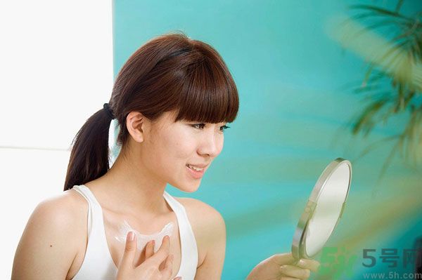 暗沉油性皮膚用什么護(hù)膚品？油性皮膚暗沉怎么護(hù)理？