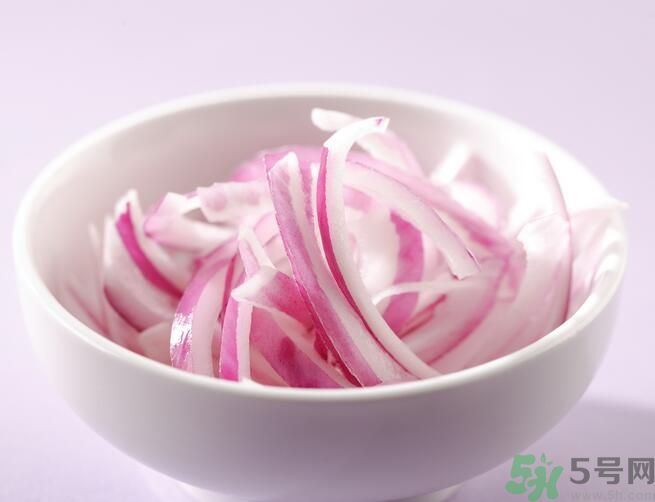 洋蔥可以生吃嗎？洋蔥生吃有什么好處？