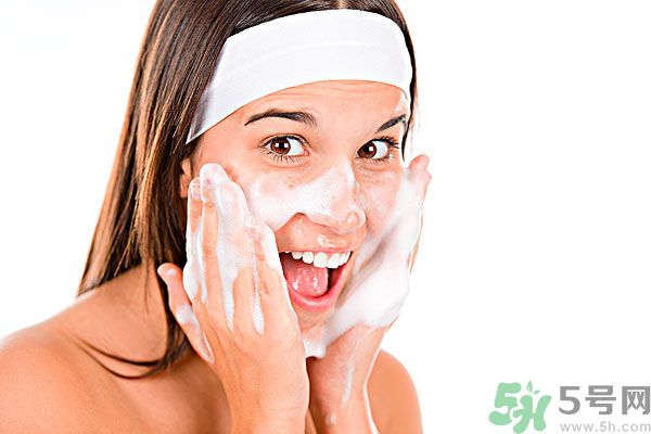 黑頭和螨蟲是一樣嗎？黑頭和螨蟲有什么區(qū)別？