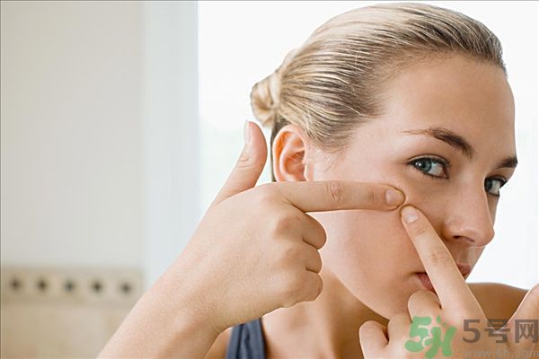 黑頭和螨蟲是一樣嗎？黑頭和螨蟲有什么區(qū)別？