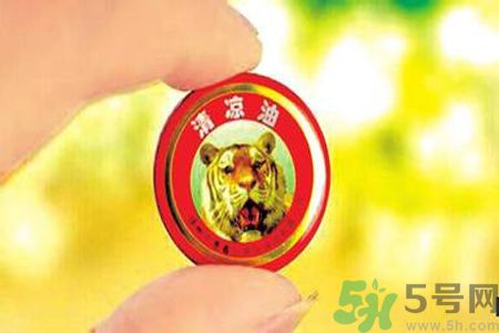 清涼油弄到眼睛里有什么危害？清涼油弄到眼睛里怎么辦？