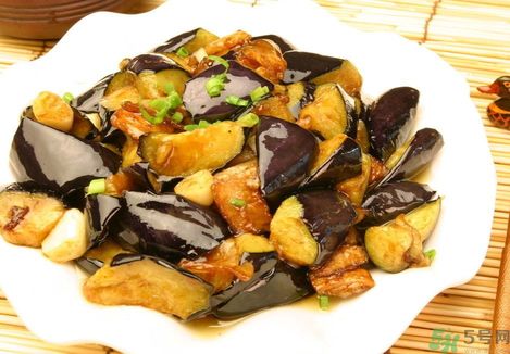 如何炒茄子不變色呢？怎么炒茄子才能不變色？