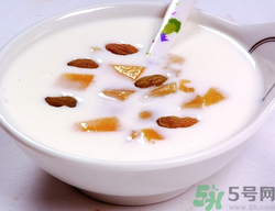 腹脹可以喝酸奶嗎?腹脹喝酸奶會怎么樣 腹脹可以喝酸奶嗎?腹脹喝酸奶會怎么樣