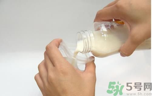 金銀花露可以加在奶粉里給寶寶喝嗎? 金銀花露可以加在奶粉里給寶寶喝嗎?