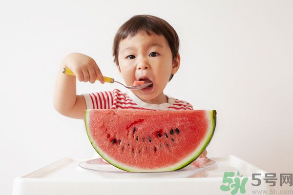 西瓜放冰箱可以放幾天？西瓜放冰箱隔夜能吃嗎？