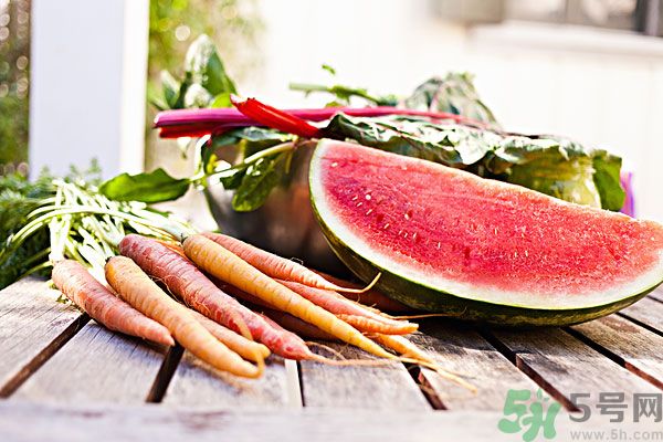 西瓜放冰箱可以放幾天？西瓜放冰箱隔夜能吃嗎？