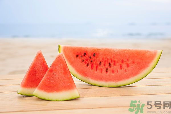 衣服上的西瓜汁怎么洗掉？怎么洗掉西瓜汁？