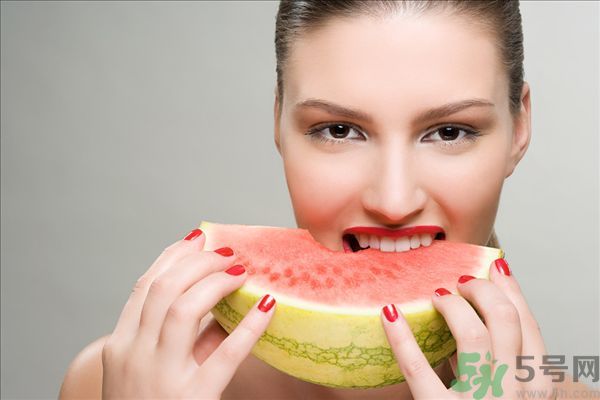 夏天運動后吃西瓜好嗎？夏天運動后喝什么解暑？