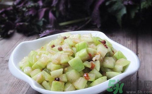 西瓜皮能敷臉嗎？怎么用西瓜皮敷臉？