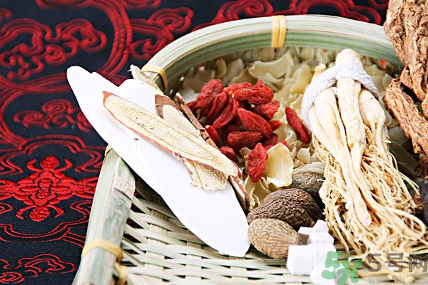 夏天吃茯苓好嗎？夏天吃茯苓有什么好處？