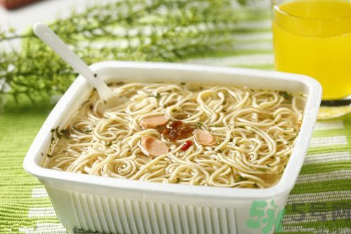 經(jīng)常吃方便面會(huì)怎么樣?經(jīng)常吃方便面有什么危害? 經(jīng)常吃方便面會(huì)怎么樣?經(jīng)常吃方便面有什么危害?